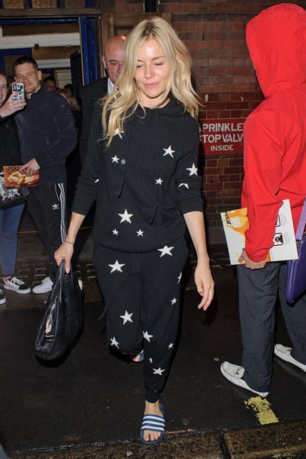 gallery-1501508520-ciabatte-estate-sienna-miller