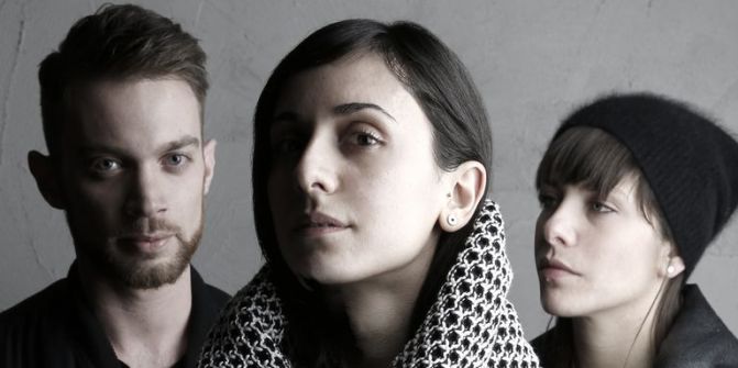 nrm_1416554831-3267d5eeb0e3b86fd74e4efcab0a22f3-c-roccotoscani-fotografa-stefano-sberze-danila-olivieri-e-elisa-mazza-ovvero-i-minimal-to-1